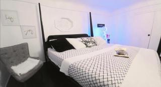 Private Cozy and Spacious 2br Home with TeePee Dining Room! Private Parking! Self Check-in - Burnaby - 2