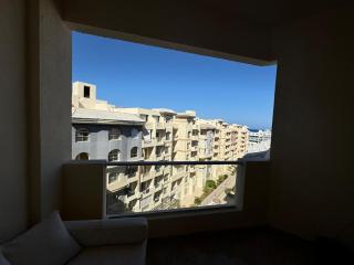A one-bedroom apartment with a compact terrace - Hurghada - 1