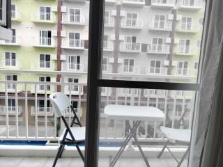 Pool View Room 333B Amani Grand Resort near Mactan Cebu Airport Free wifi, netflix, pool and gym house, 3mins to airport - 1