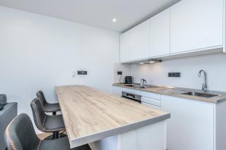 Lea Modern Attic Escape with Peaceful Terrace - 7