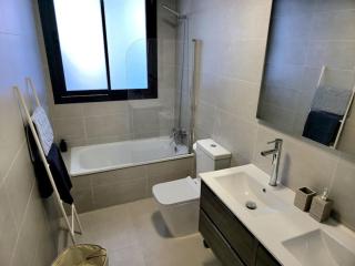 Samuel Luxury 2bedroom Apartment, Large patio, free wifi and private parking BY NAMASTE ELITE - 2
