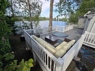 Lakeside Rudd Lake, 3 bed property with hot tub and stunning views - Tattershall - 0