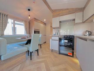 Lakeside Rudd Lake, 3 bed property with hot tub and stunning views - Tattershall - 5