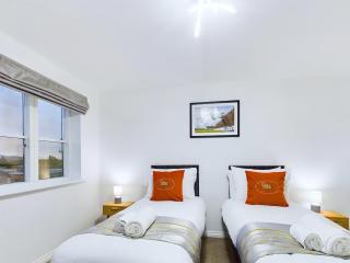 Pinewood Walk by Signature Stays - Parking - Townhouse - 4