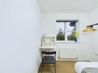Pinewood Walk by Signature Stays - Parking - Townhouse - 3