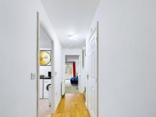Signature Stays Accomodation - Cheltenham - 4-Bed With Parking - Ideal For Contractors & Long Stays - 1