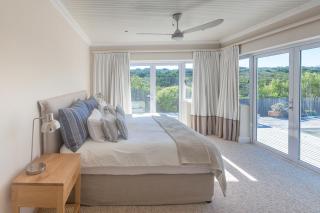Classy Accommodation with Great Views - 5