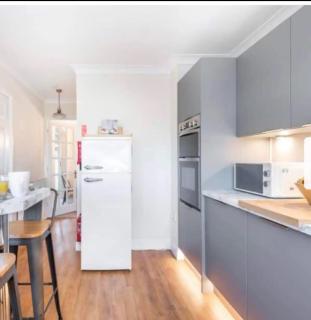 Beautiful Large Modern Home Sleeps 6 , Close to Sea with Games Room - Lyme Regis - 3