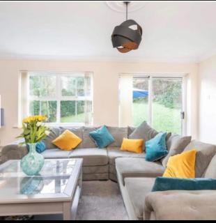 Beautiful Large Modern Home Sleeps 6 , Close to Sea with Games Room - Lyme Regis - 0