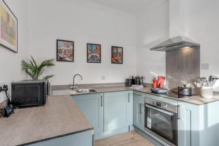 Cozy 1 Bedroom House with Parking - - 7