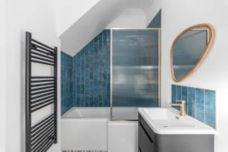 Cozy 1 Bedroom House with Parking - - 8