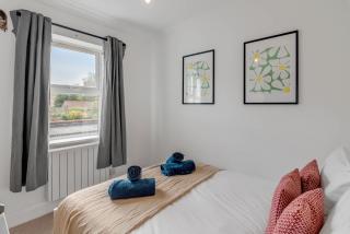 Cozy 1 Bedroom House with Parking - - 9