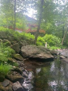 Whispering Woods Cabin - Creekside & Pet Friendly - Grafton - 8