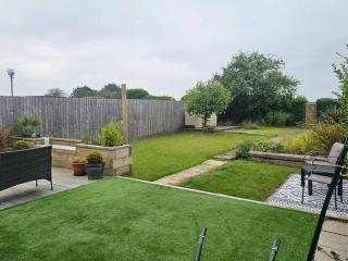 Large spacious home, great location, near transport links - 3