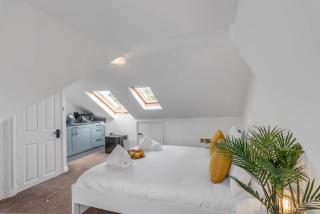 5-Bed 3-Bath Ideal for Large Groups - - 5