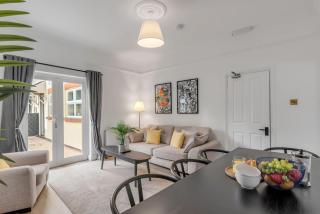 5-Bed 3-Bath Ideal for Large Groups - - 6