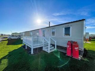 3 Bed, 8 Berth Caravan For Hire At St Osyth Park Near Clacton-On-Sea Ref 28039Cw - Clacton-on-Sea - 0