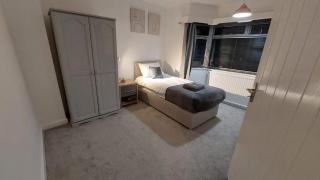 Entire House-Long Stays in Gloucester-Contractors- Families - Down Hatherley - 8