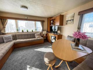 Superb 6 Berth Caravan With Decking At Valley Farm Holiday Park Ref 46565M - Great Clacton - 2