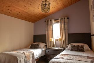 Harvest 13 Lodge - Yellowtop Country Park - Hot Tub - Yorkshire - 4