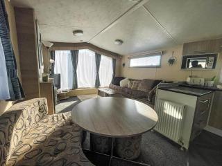 Homely 6 Berth Caravan For Hire By The Beach At California Cliffs Ref 50006F - Great Yarmouth - 4