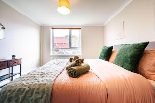 One Bedroom Apartment By Brookland Stays Serviced Accommodation Short Lets London With Free WiFi - Busheyheath - 9