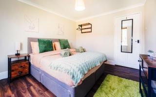 One Bedroom Apartment By Brookland Stays Serviced Accommodation Short Lets London With Free WiFi - Busheyheath - 7