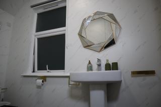 1 Bed Apartment - Sleeps 6 with Parking - 5