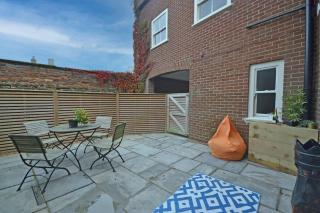 TudorRose Townhouse - A New Unique Town Centre Home - 3