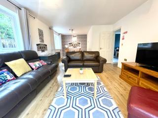 Large 5 bed detached house near Stansted Airport with Parking for 2 vehicles! Stansted Stays - Stansted Mountfitchet - 8