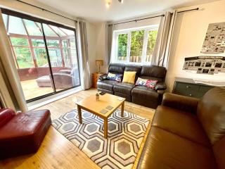 Large 5 bed detached house near Stansted Airport with Parking for 2 vehicles! Stansted Stays - Stansted Mountfitchet - 6