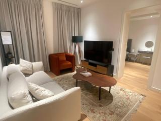 Spacious 2 bed 2 bath Battersea Powerstation Apartment - 9