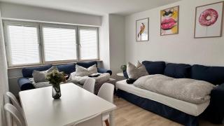 COZY Apartment for 6 People CENTRAL LOCATION - - 1