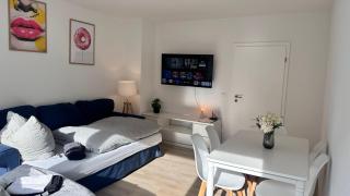 COZY Apartment for 6 People CENTRAL LOCATION - - 4
