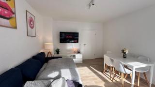 COZY Apartment for 6 People CENTRAL LOCATION - - 8