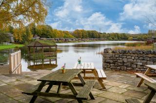 Charming 3-Bedroom Lodge Getaway - Warton - 3
