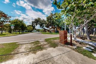 The Manatee Cove - Side B: Studio - Cocoa - 4