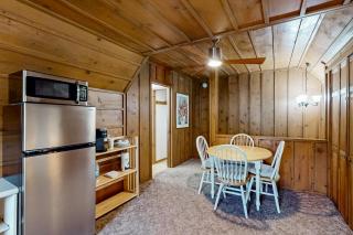 The Manatee Cove - Side B: Studio - 5