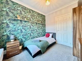 4 Bedroom Home All En-Suites with Garden in Doncaster - Bentley - 7