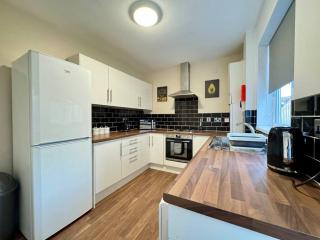 4 Bedroom Home All En-Suites with Garden in Doncaster - Bentley - 9