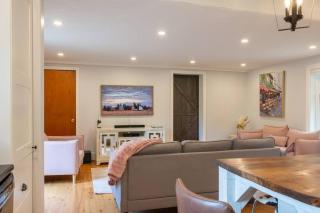 Elegant Elora Home with Stylish Décor - Elora - 8