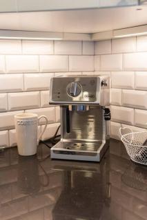 Elegant Elora Home with Stylish Décor - Elora - 4