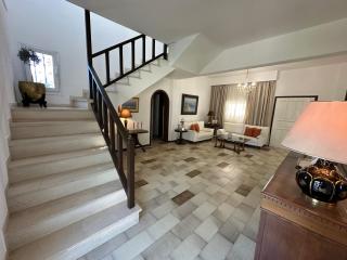 Villa Komorebi 3 Bedroom Spacious Private Garden Home, Walkable Beach & Town - 3