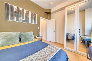 Spacious 2BR near UofT and College - 4