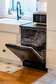 Elegant Elora Home with Stylish Décor - Elora - 3
