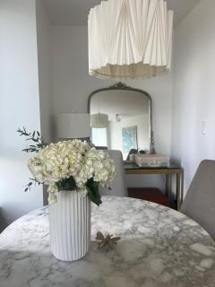 Lovely One-Bedroom Apartment with Pool, Hot Tub, and Gym in the Heart of Downtown, skytrain 3min away - 6
