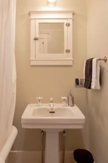The Historic Benham-Johnston Bungalow - 9