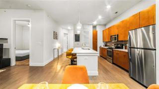 Urban Oasis Luxe Apt City with River Views and Pool and Gym - San Antonio - 5