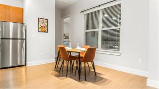 Urban Oasis Luxe Apt City with River Views and Pool and Gym - San Antonio - 3