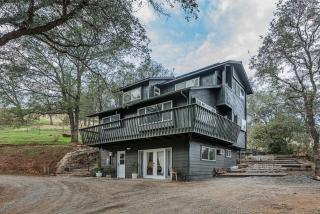 Beautiful Sequoia Hideout Modern with Views - 9